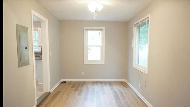Building Photo - 3BR w/ In-Unit W/D + Assigned Parking in Nashville