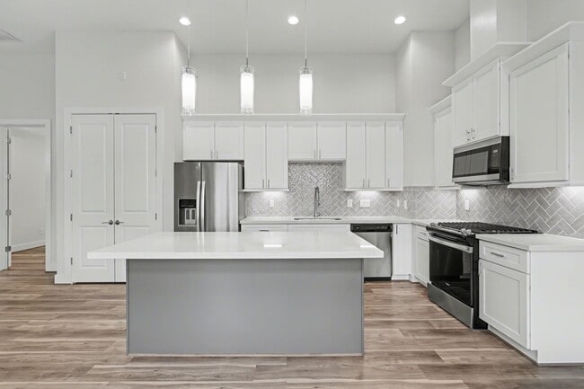 Building Photo - 2502 W Tidwell Rd