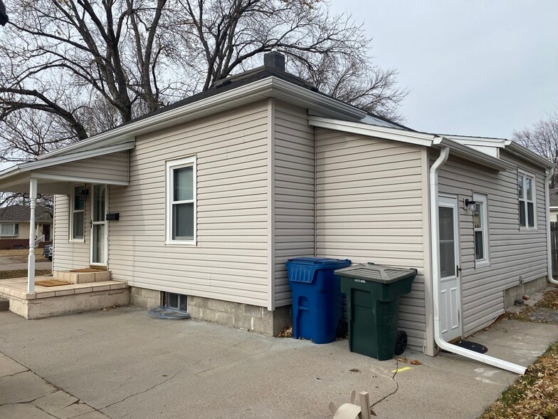 Building Photo - 2103 13th Ave