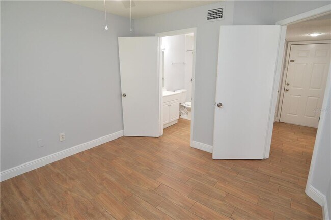 Building Photo - 8722 Mallard Reserve Dr