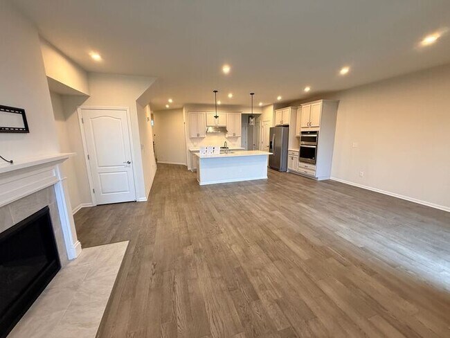 Building Photo - Lake Orion Townhome for Rent – 3 Bed, 2.1 Bath | 1,858 Sq Ft | $3,000/month