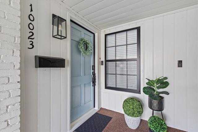 Building Photo - 10023 Olmos Dr