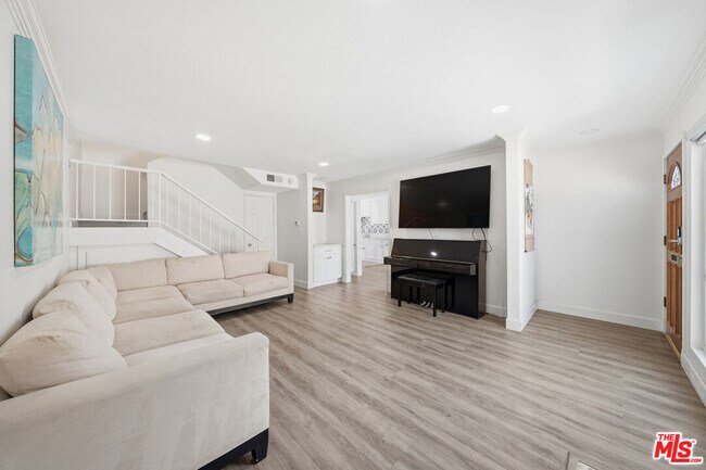 Building Photo - 3442 Del Amo Blvd