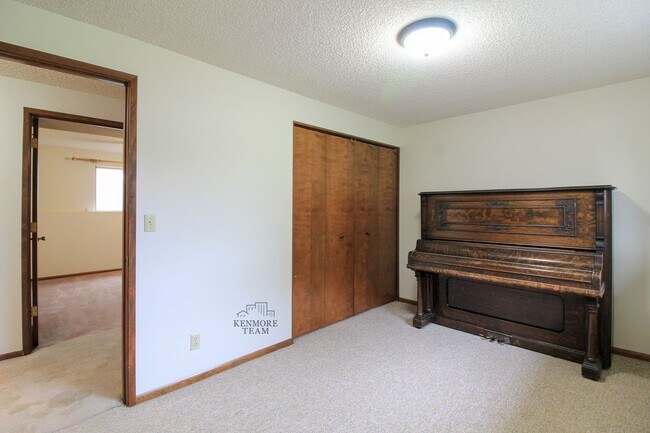 Building Photo - 4 Bedroom, 2 Bath Home in Pasco