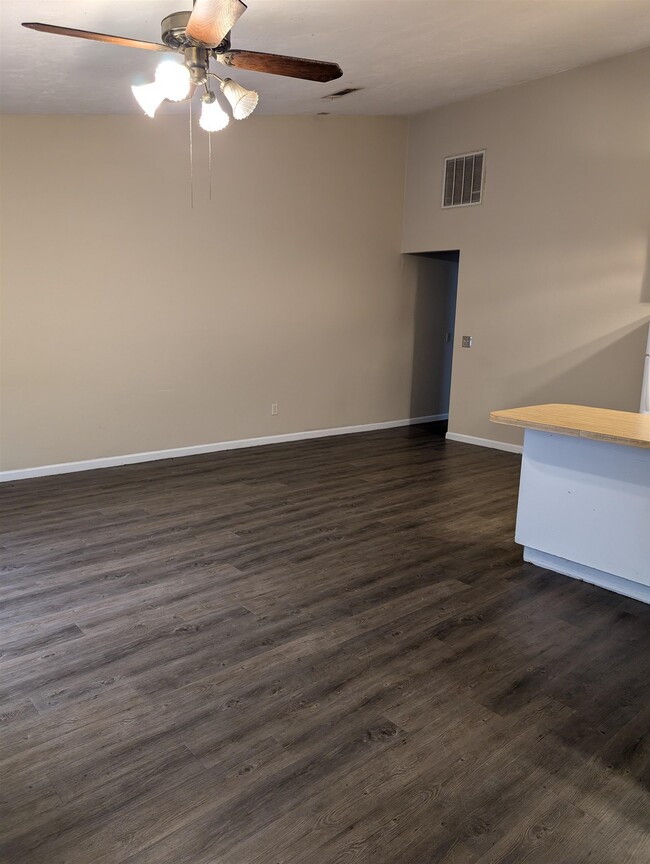 Building Photo - 2035 Continental Ave