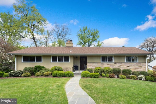 Primary Photo - 1404 Middlebury Dr