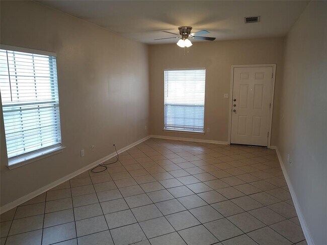 Building Photo - 2206 S Bagdad Rd