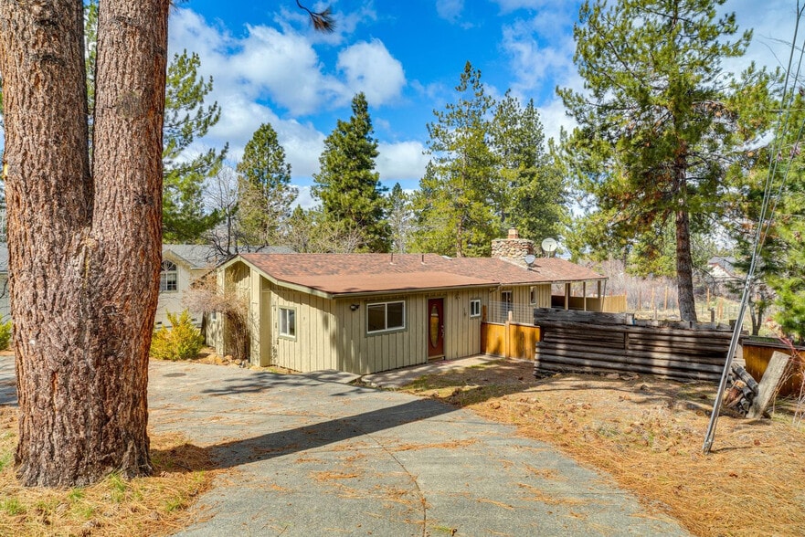 Building Photo - 627 Bear Valley Rd