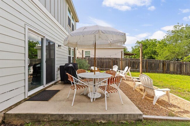 Building Photo - 6702 Routenburn St