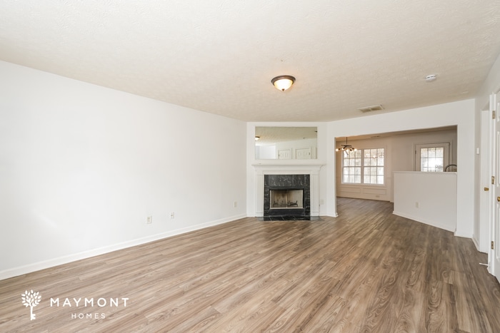 Building Photo - 2040 Manhattan Pkwy