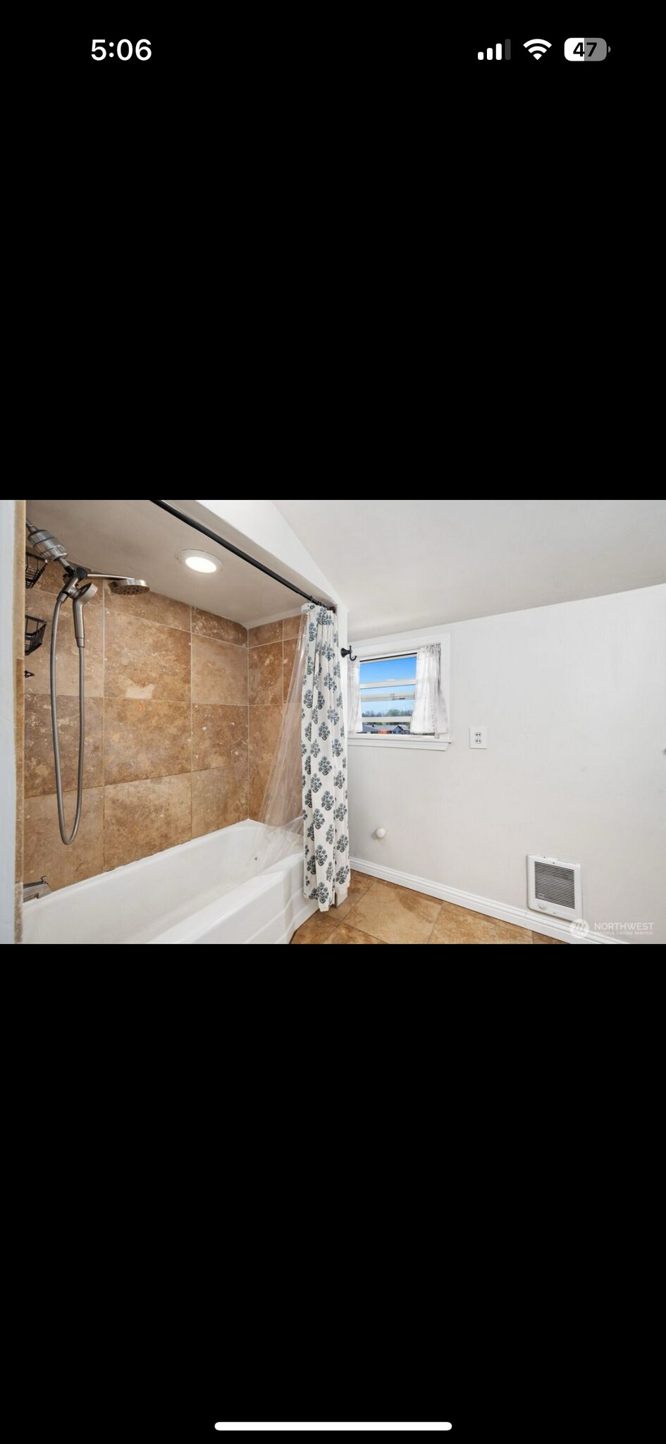 Upstairs bath - 520 S Wilbur Ave