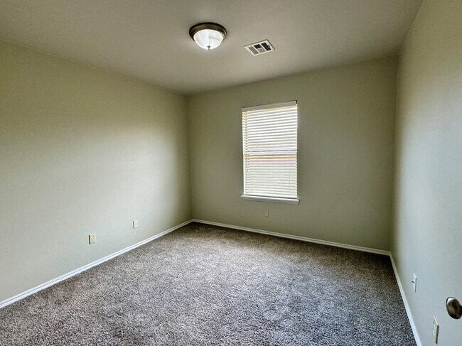 Building Photo - 15705 Creek Heights Dr