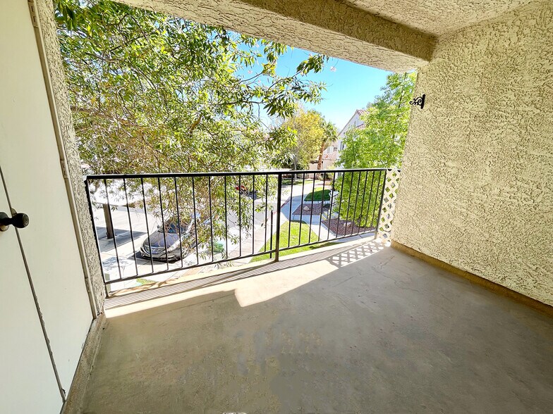 Building Photo - 4747 Nara Vista Way