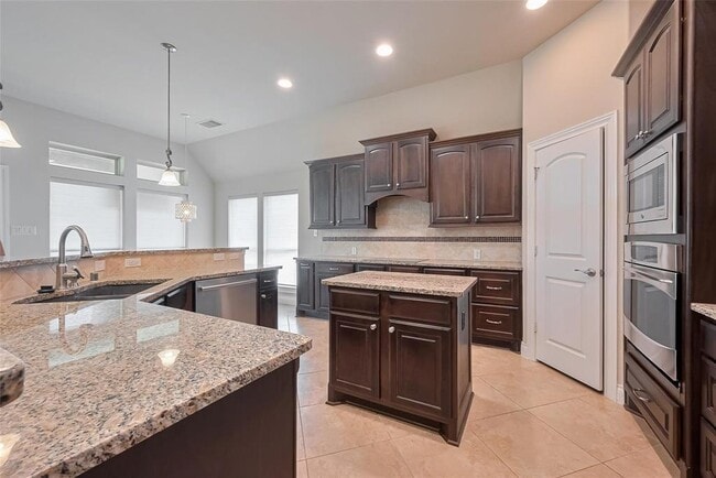 Building Photo - 2722 Park Oak Ct