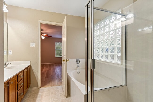 Building Photo - Beautiful 3 bedroom, 2.5 bathroom home in Avery Ranch West!!!