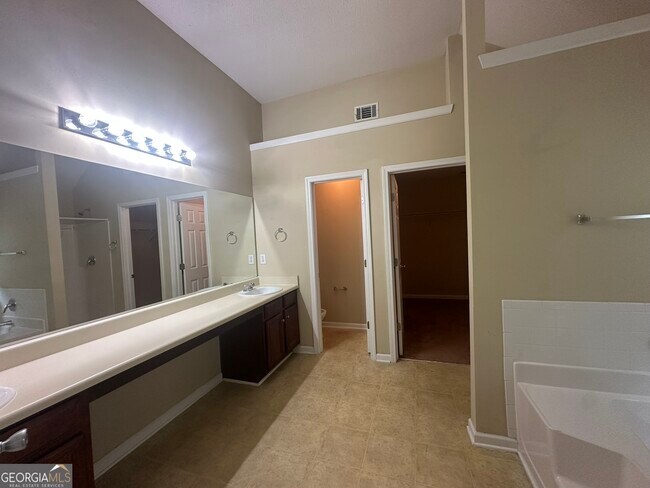 Building Photo - 5622 Platte Dr