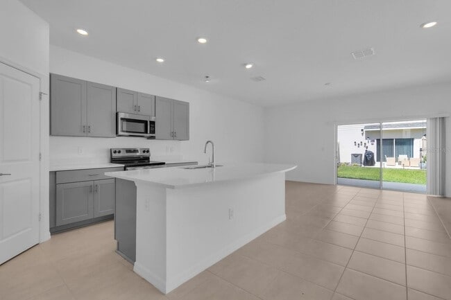 Building Photo - 3010 Canary Ave