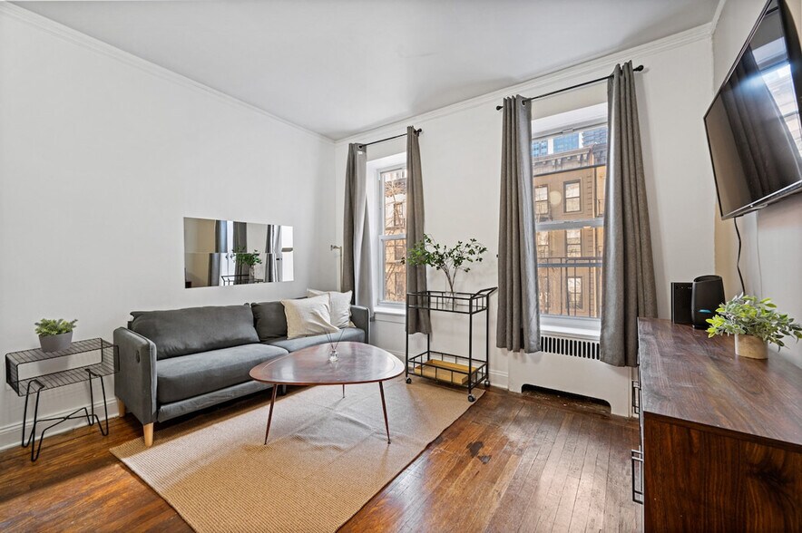 Building Photo - 343 E 51st St