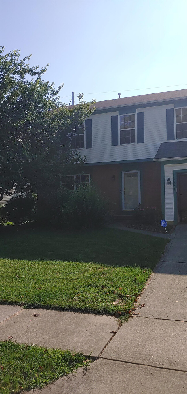 Building Photo - 6752 Riverside Glen Ct