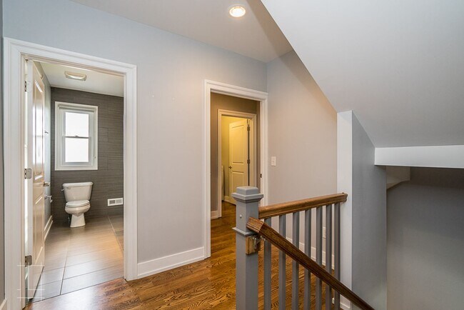 Building Photo - 160-162 E 3rd Ave