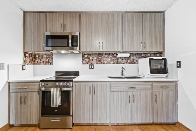 Building Photo - 3050 Rue D’Orleans