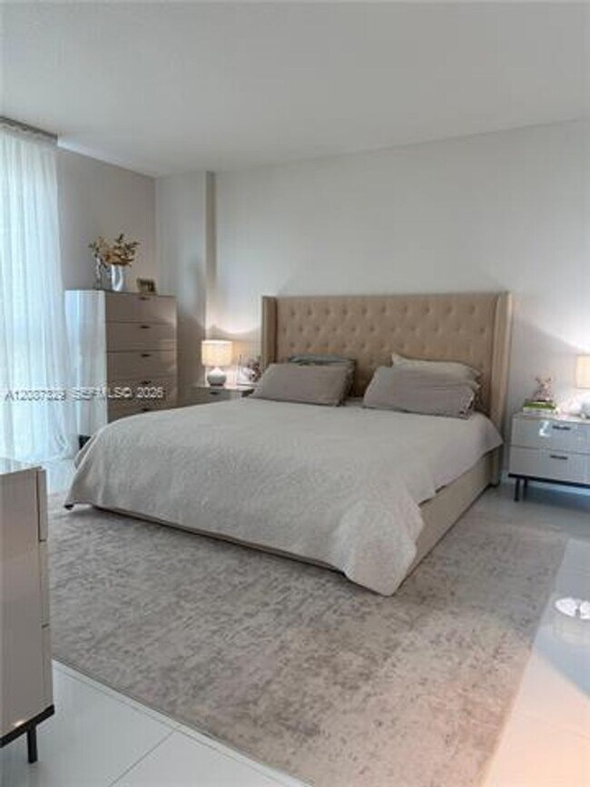 Building Photo - 200 Sunny Isles Blvd