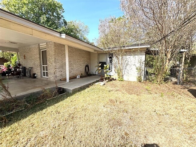 Building Photo - 411 Live Oak St