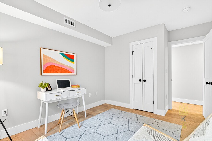 Building Photo - 584 Cambridge St