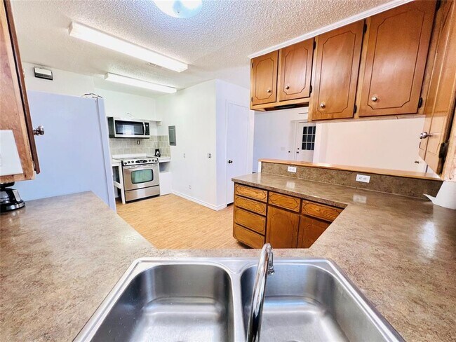 Building Photo - 210 2nd St