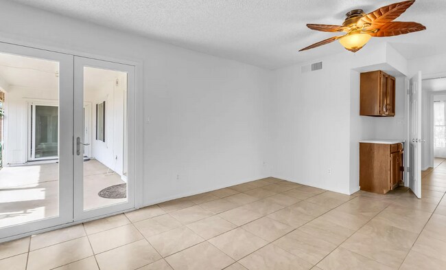 Building Photo - 2935 S Mollera