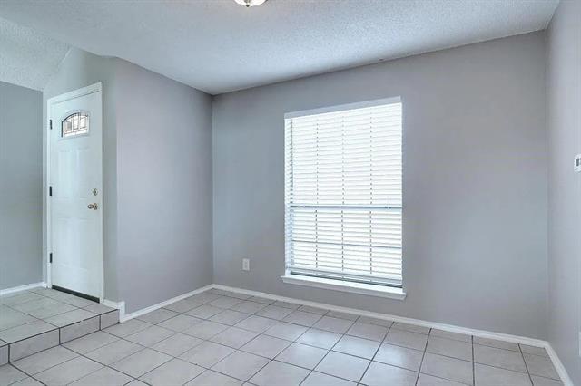 Building Photo - 1400 Paintbrush St