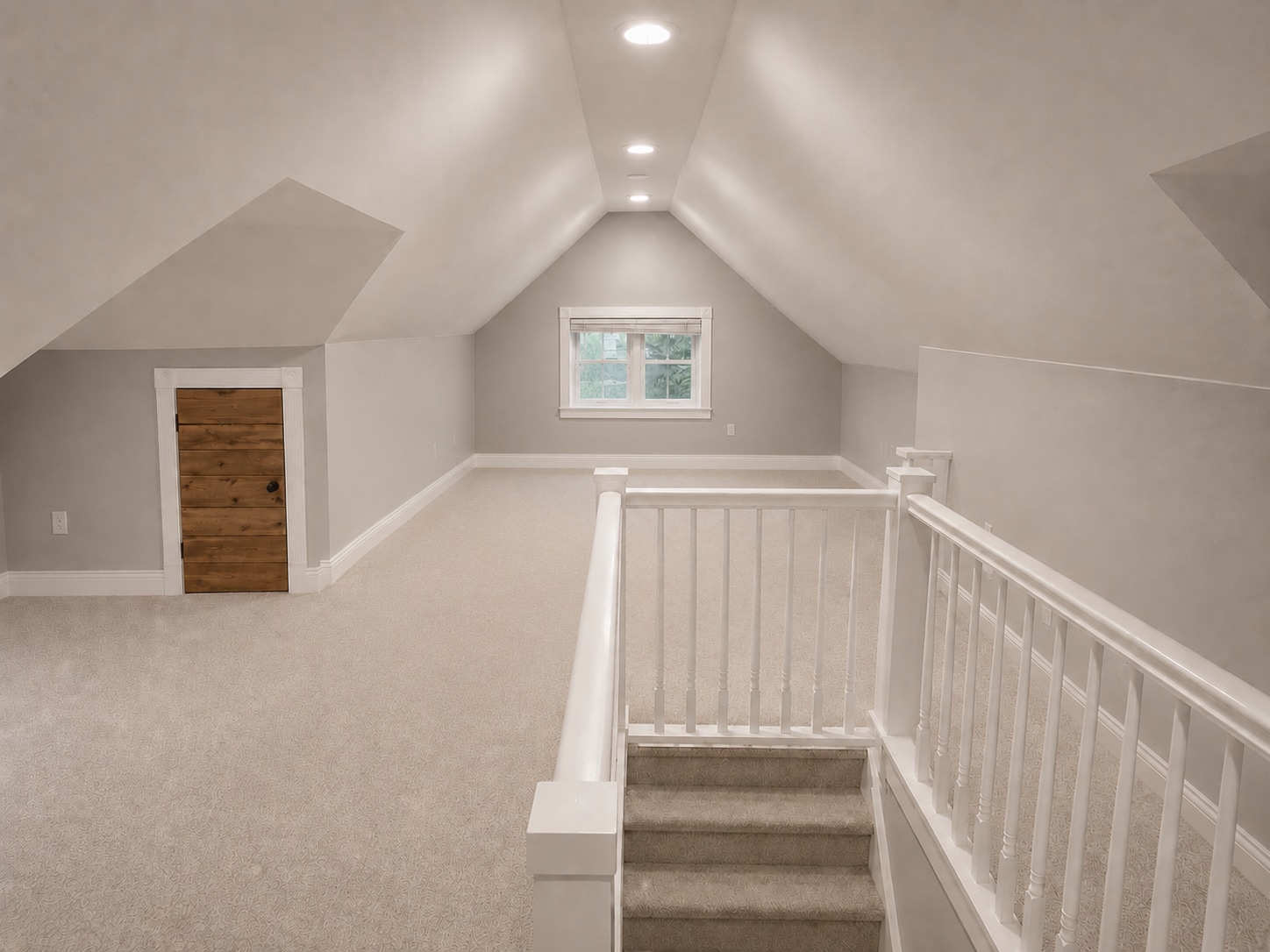 Attic - 7 Brighton Ave
