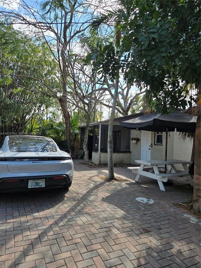 Building Photo - 1445 N Andrews Ave