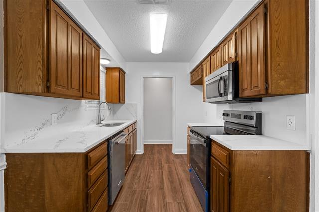 Building Photo - 6007 Brentcove Dr