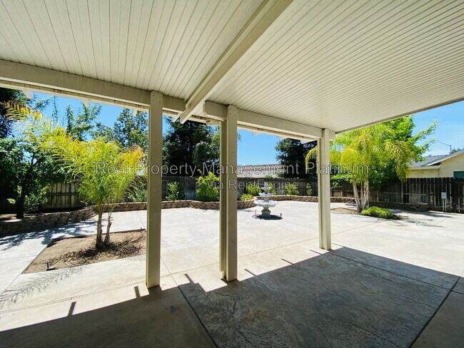 Building Photo - 7115 N Cecelia Ave