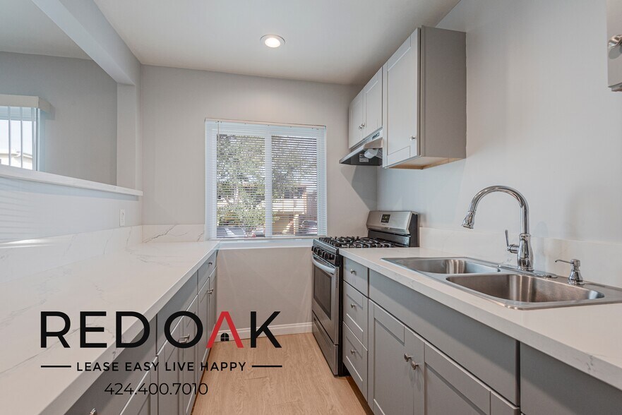 Building Photo - 825 Westbourne Dr