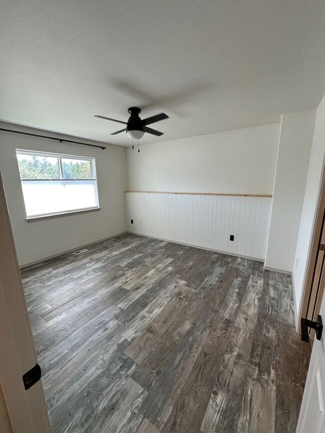 Building Photo - 3 Bed / 2 Bath / Garage / Downtown Wasilla Townhouse