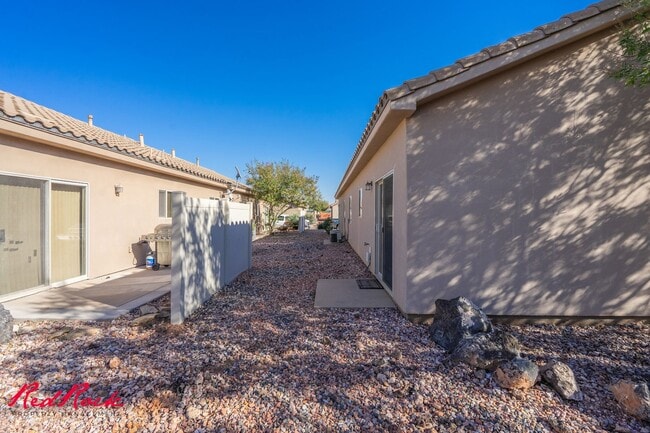 Building Photo - 484 N 2480 W