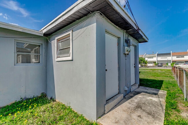 Building Photo - 451 Silver Beach Rd