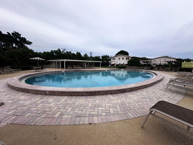 Building Photo - 1 BR 1.5  BEACH-THEMED ABODE- Century Vill...