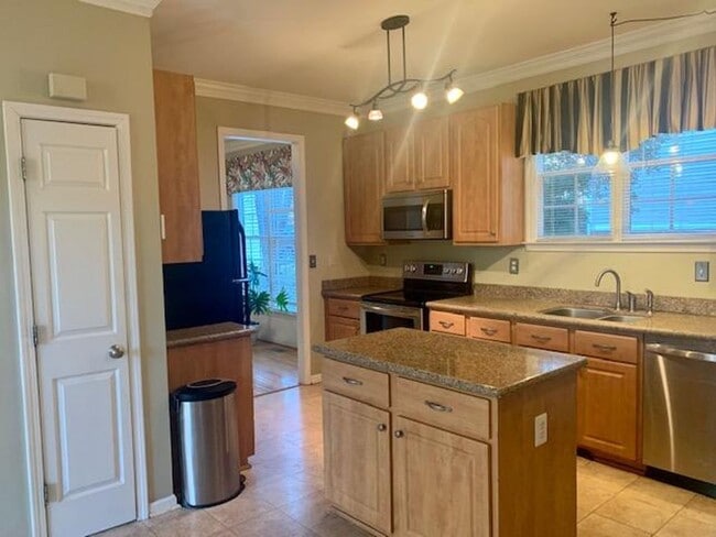 Building Photo - 110 Park Oaks Ct