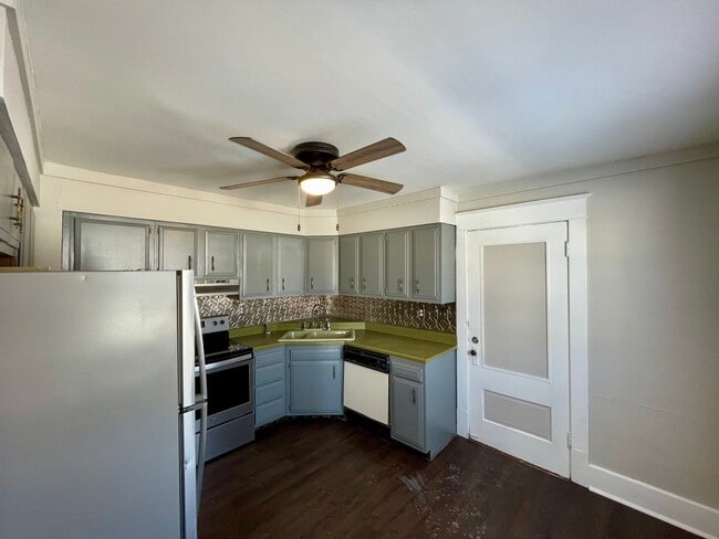 Building Photo - 1501 S Spring St