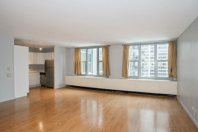 Building Photo - 400 E Randolph St