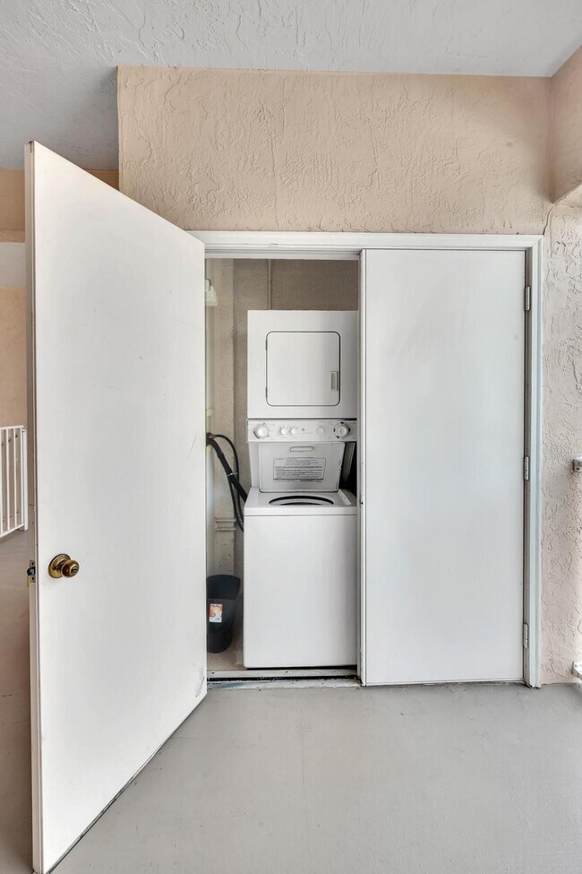 Building Photo - 9865 Perfect Dr