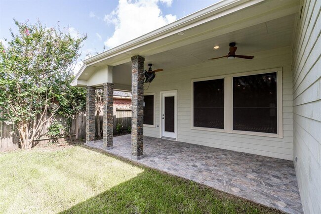 Building Photo - 9503 Tartan Manor St