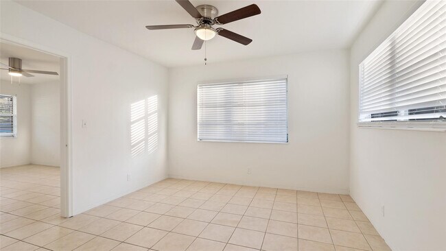 Building Photo - 709 SE 15th St