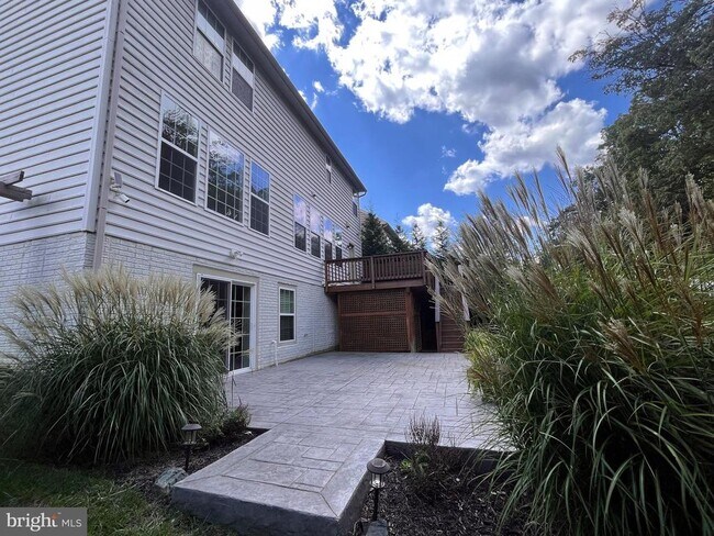 Building Photo - 65 Wagoneers Ln