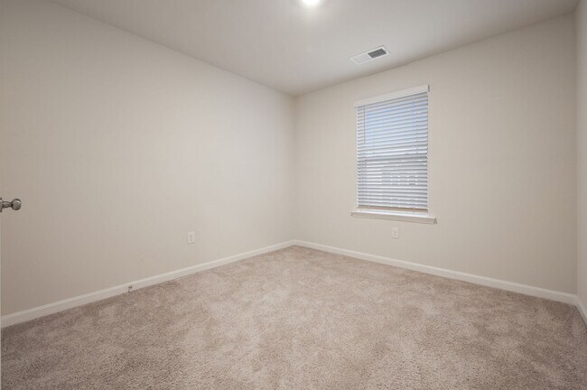 Building Photo - 62 Pepperwood Dr