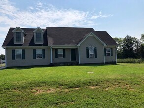 Building Photo - 3 bedroom 2 bath with unfinished Area-Storage