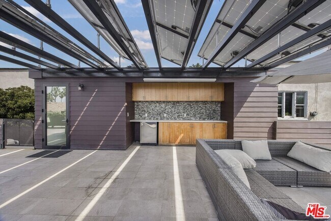 Building Photo - 141 Hollister Ave